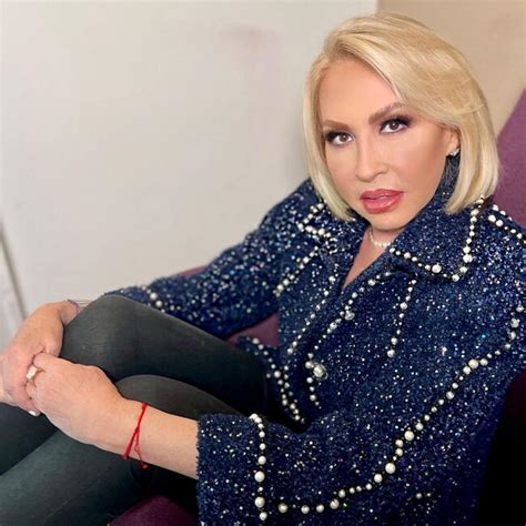 Laura Bozzo da cátedra de elegancia con sofisticado .